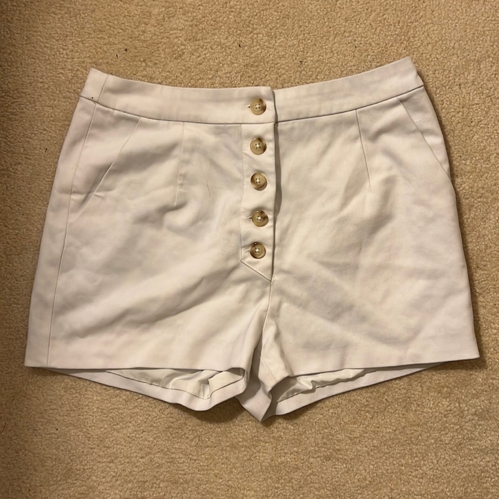 Petite studio button-front shorts - Picture 2 of 3